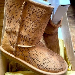 UGG AUSTRALIA METALLIC BOOTS
